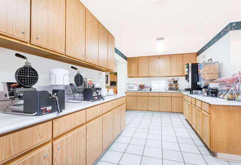 Hotel Super 8 By Wyndham Ogallala