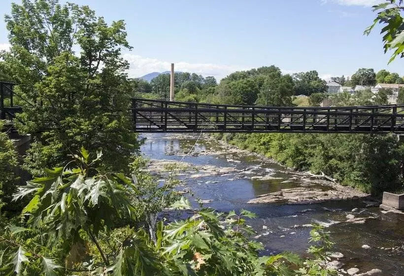 Отель The Common Man Inn & Restaurant