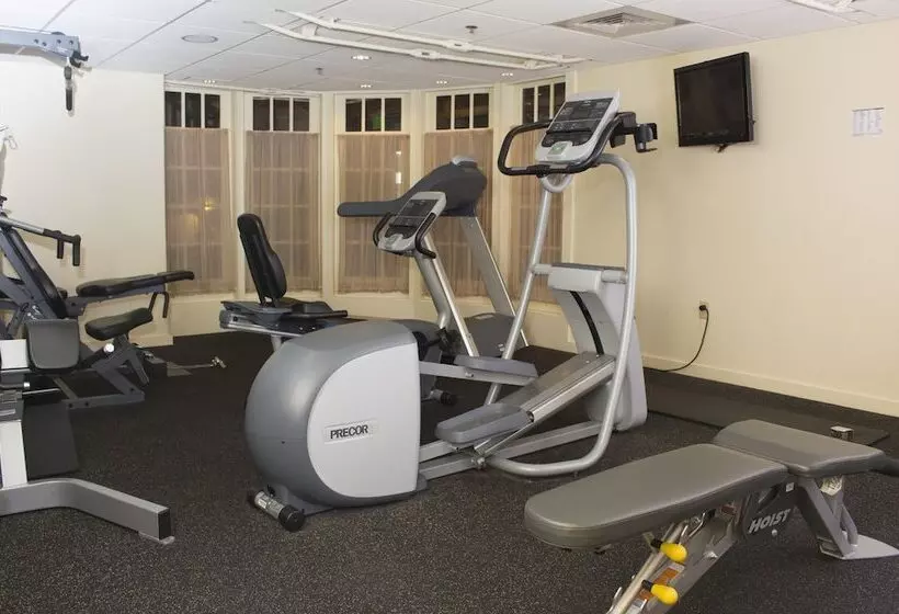 Отель The Common Man Inn & Restaurant