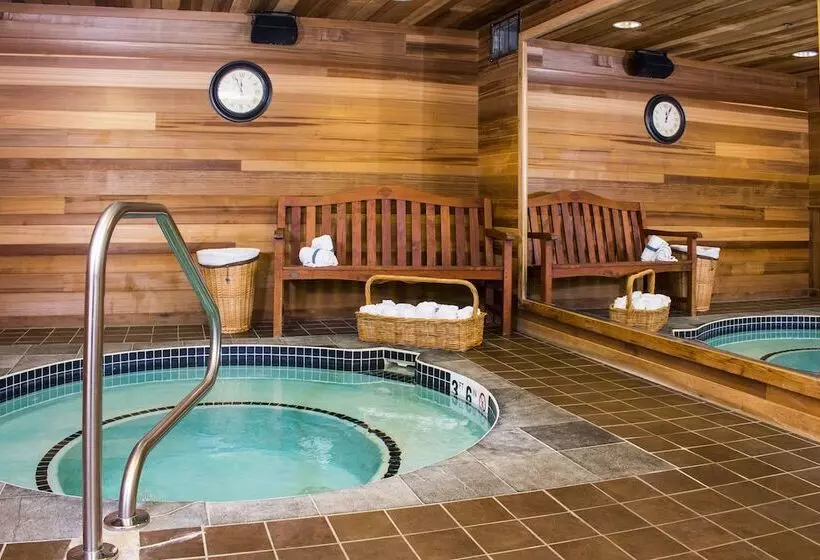 Отель The Common Man Inn & Restaurant