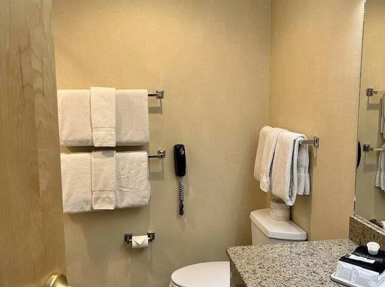 Отель The Common Man Inn & Restaurant