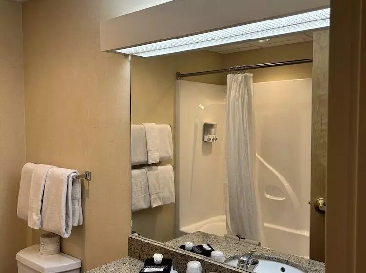 Отель The Common Man Inn & Restaurant