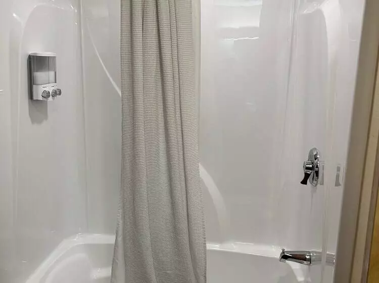 Отель The Common Man Inn & Restaurant