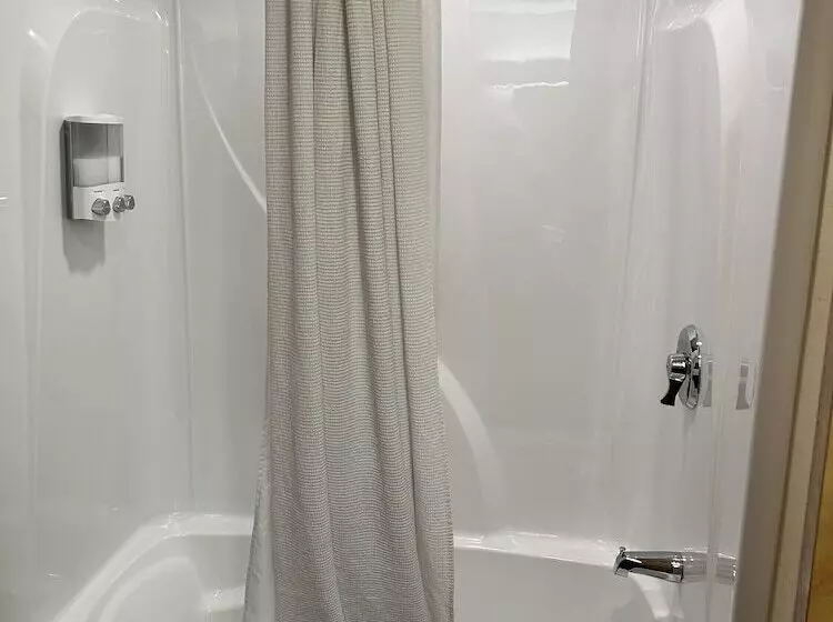 Отель The Common Man Inn & Restaurant