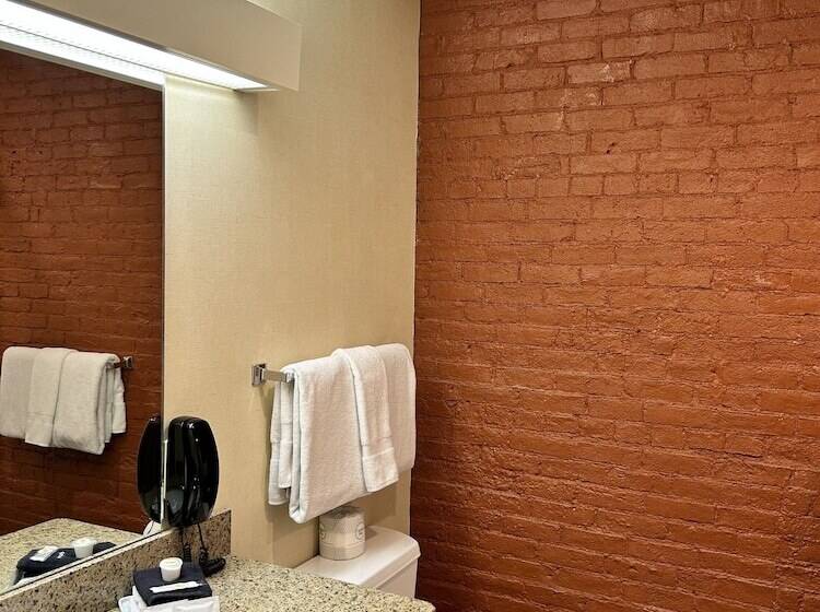 فندق The Common Man Inn & Restaurant