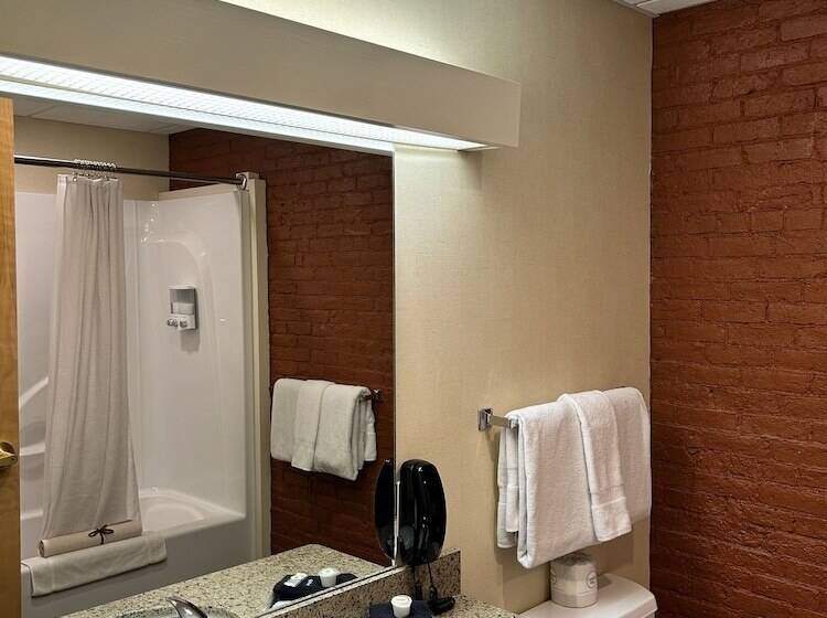 فندق The Common Man Inn & Restaurant