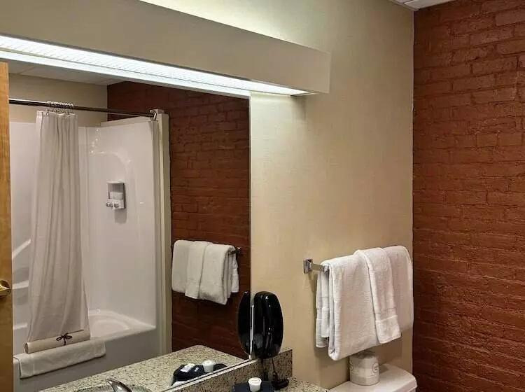 Отель The Common Man Inn & Restaurant