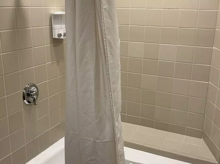 Отель The Common Man Inn & Restaurant