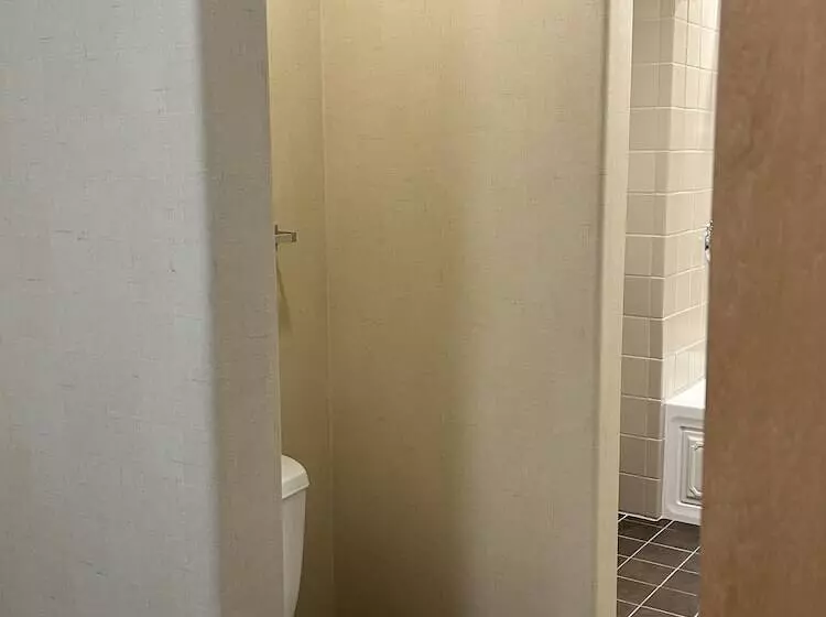 Отель The Common Man Inn & Restaurant