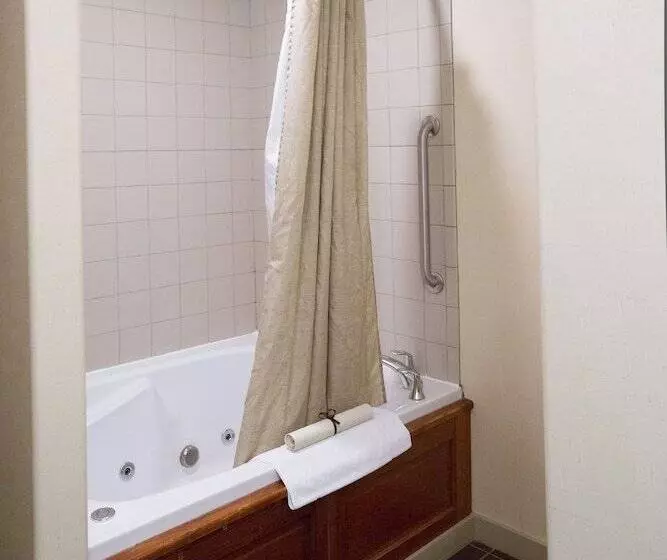 Отель The Common Man Inn & Restaurant