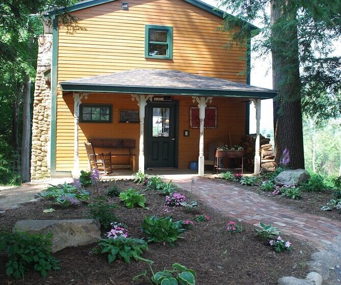 酒店 The Common Man Inn & Spa