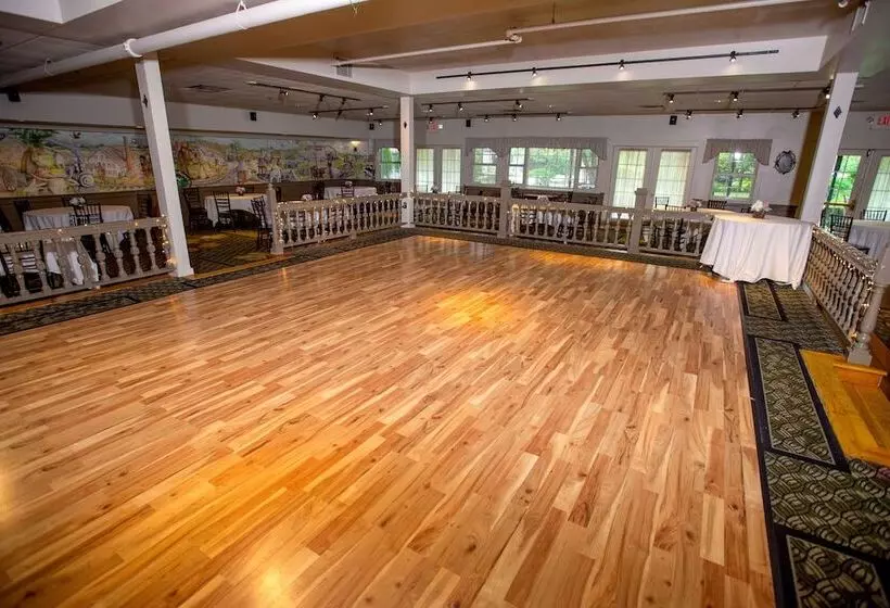 酒店 The Common Man Inn & Spa