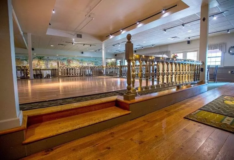 酒店 The Common Man Inn & Spa