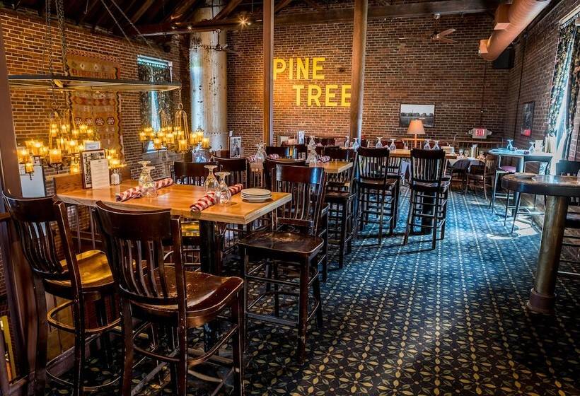 酒店 The Common Man Inn & Spa