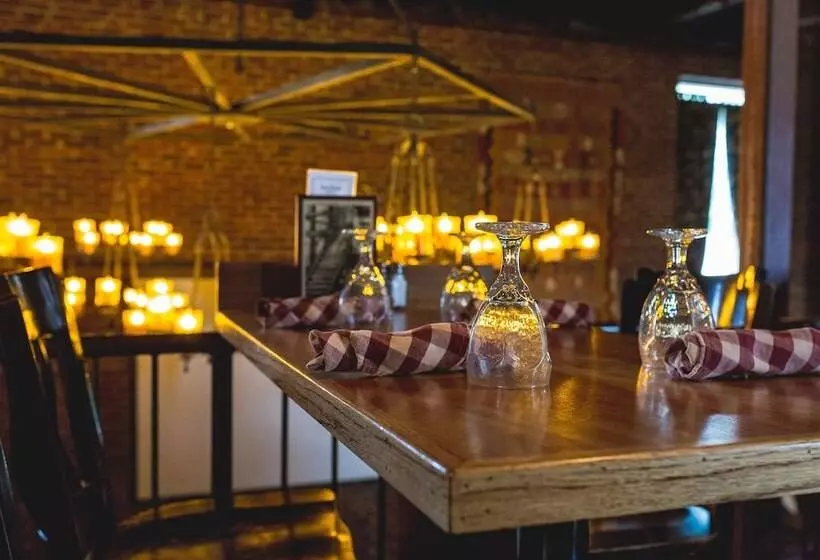 酒店 The Common Man Inn & Spa