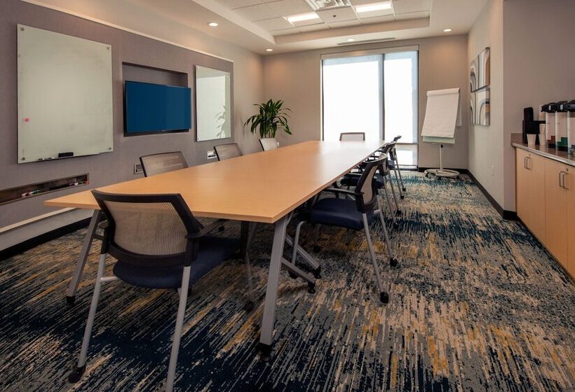 Отель Towneplace Suites By Marriott Frederick