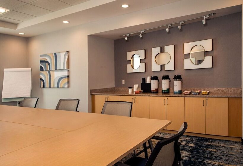 Отель Towneplace Suites By Marriott Frederick