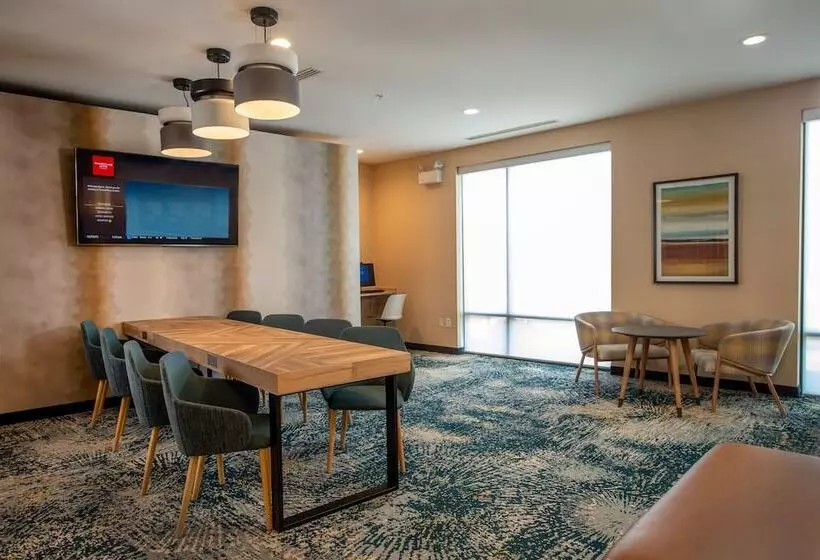 Отель Towneplace Suites By Marriott Frederick