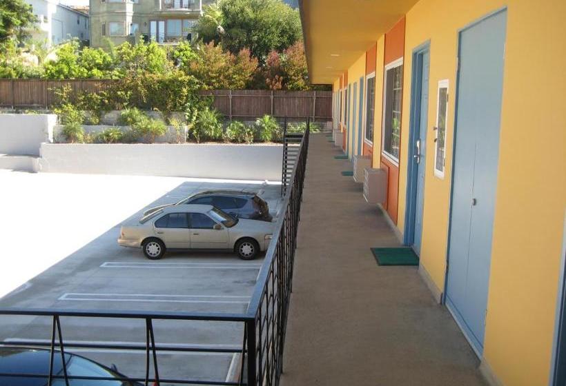 מוטל Pacific Coast Inn