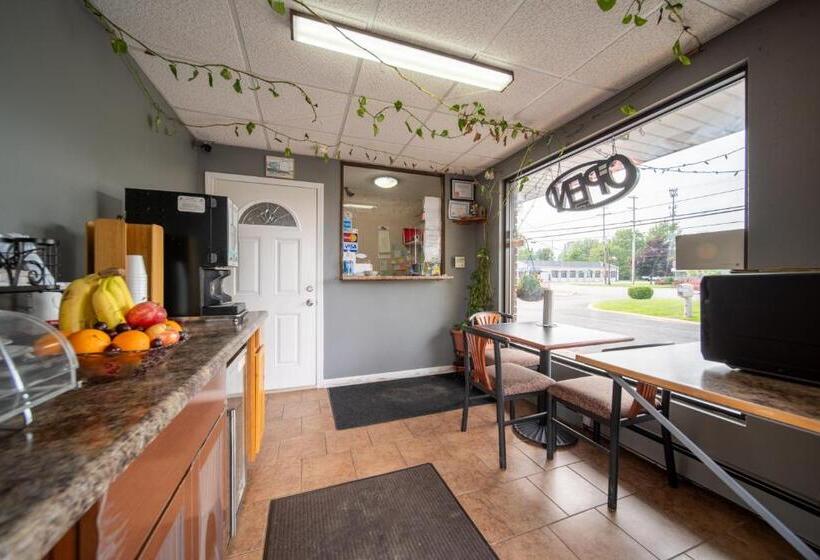 מוטל Sleep Ees Inn, Saginaw & Shields