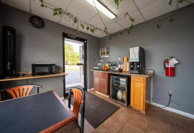 汽车旅馆  Sleep Ees Inn, Saginaw & Shields