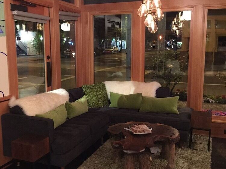 فندق على الطريق Timbers Inn