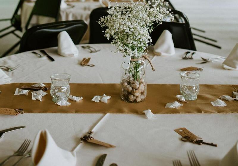 فندق Bicentennial Inn