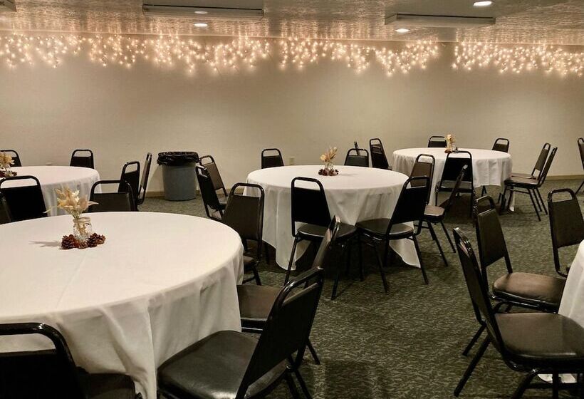 فندق Bicentennial Inn