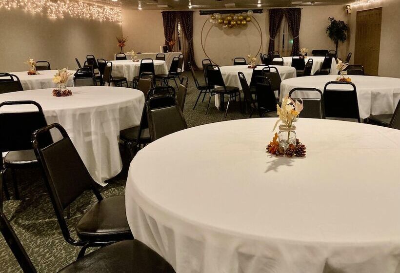 فندق Bicentennial Inn