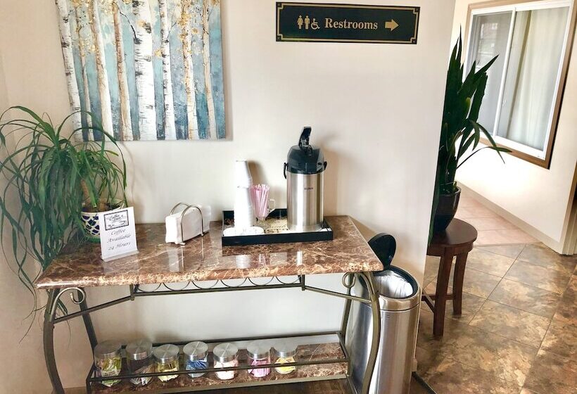 فندق Bicentennial Inn