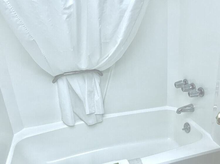 فندق Bicentennial Inn