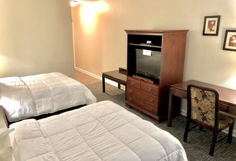 فندق Bicentennial Inn