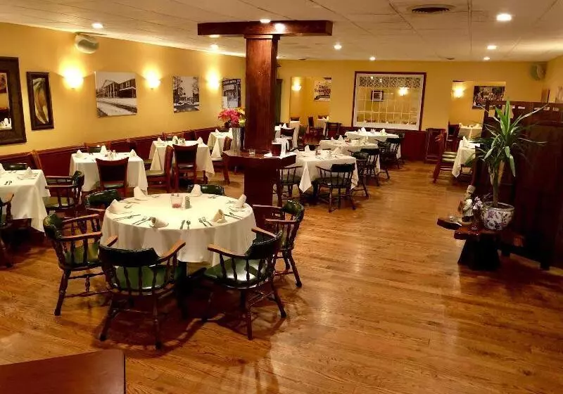 בית מלון כפרי Bicentennial Inn