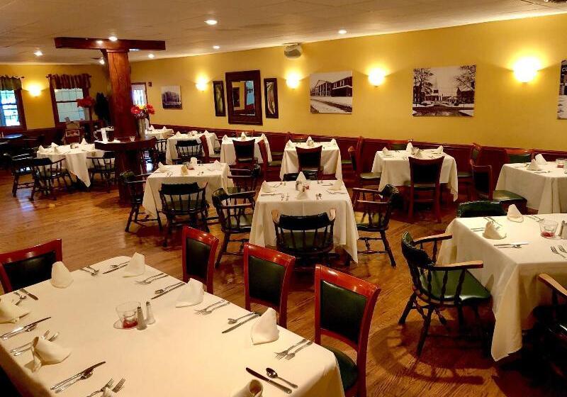 فندق Bicentennial Inn