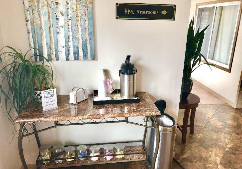 فندق Bicentennial Inn