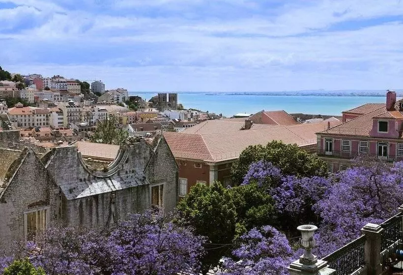 هتل Lisboa Carmo