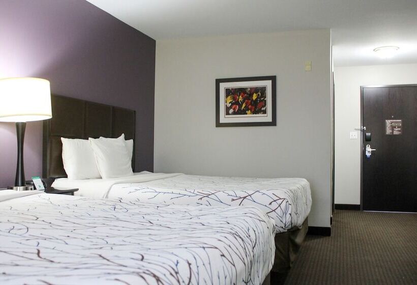 فندق Parkwood Inn & Suites