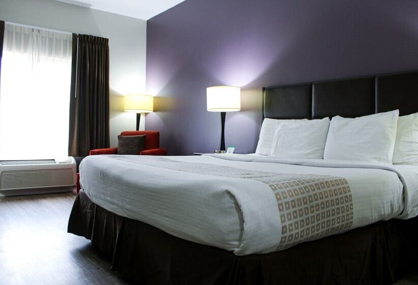 فندق Parkwood Inn & Suites