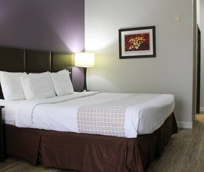 فندق Parkwood Inn & Suites