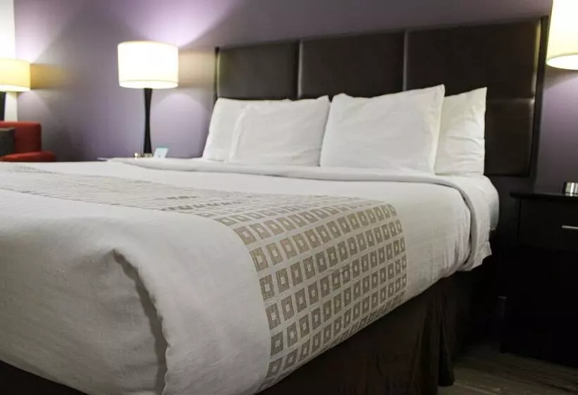 ホテル Parkwood Inn & Suites