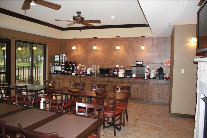 فندق Parkwood Inn & Suites