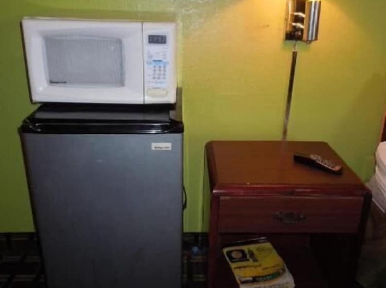 فندق على الطريق Boulevard Inn