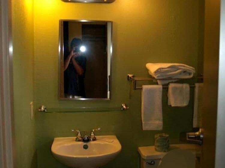 فندق على الطريق Boulevard Inn