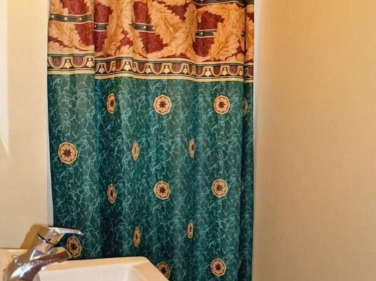 فندق على الطريق Boulevard Inn