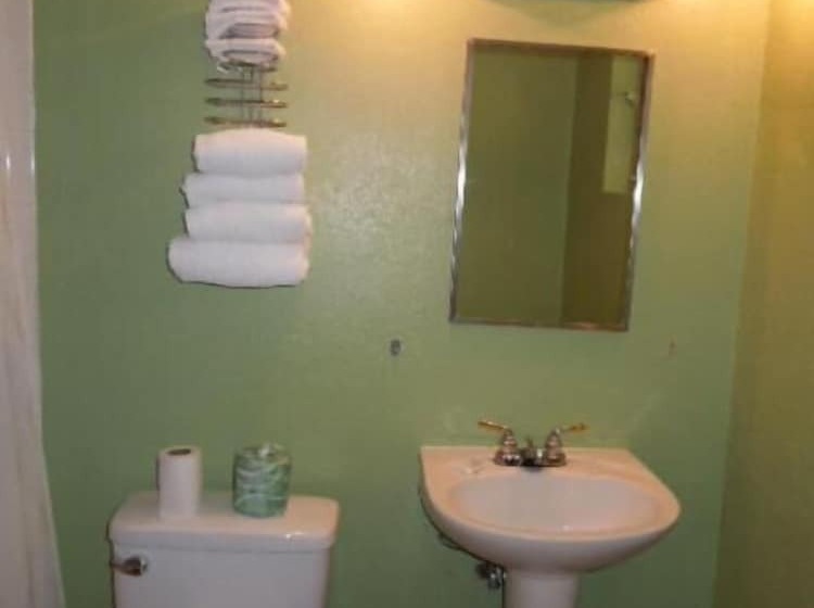 فندق على الطريق Boulevard Inn