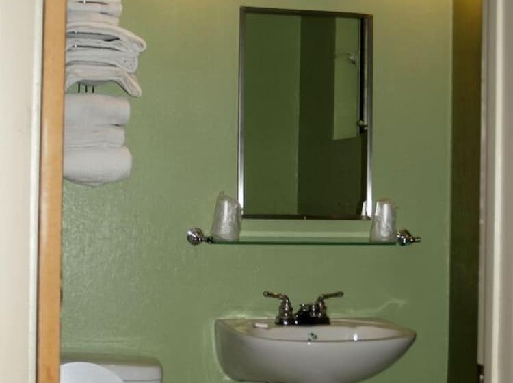 فندق على الطريق Boulevard Inn