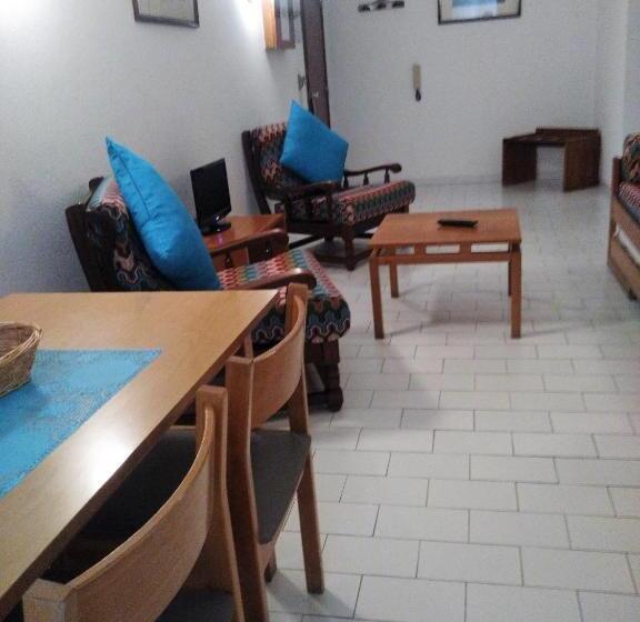 Apartamentos Turisticos Lindomar