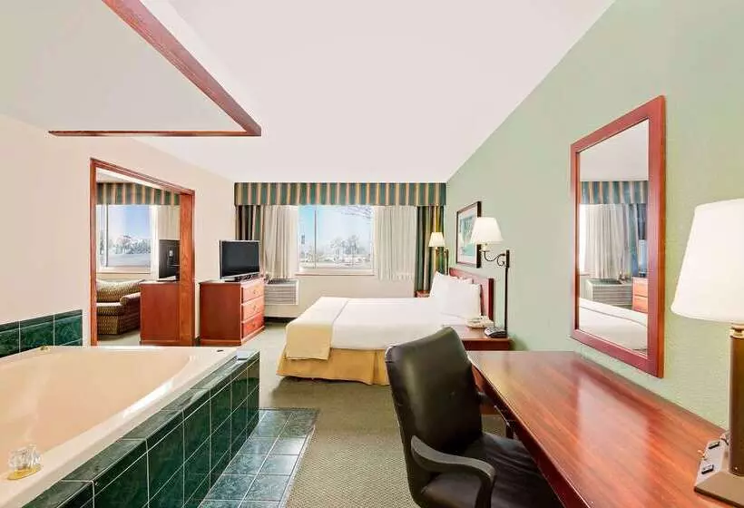 Hotel Baymont By Wyndham Keokuk