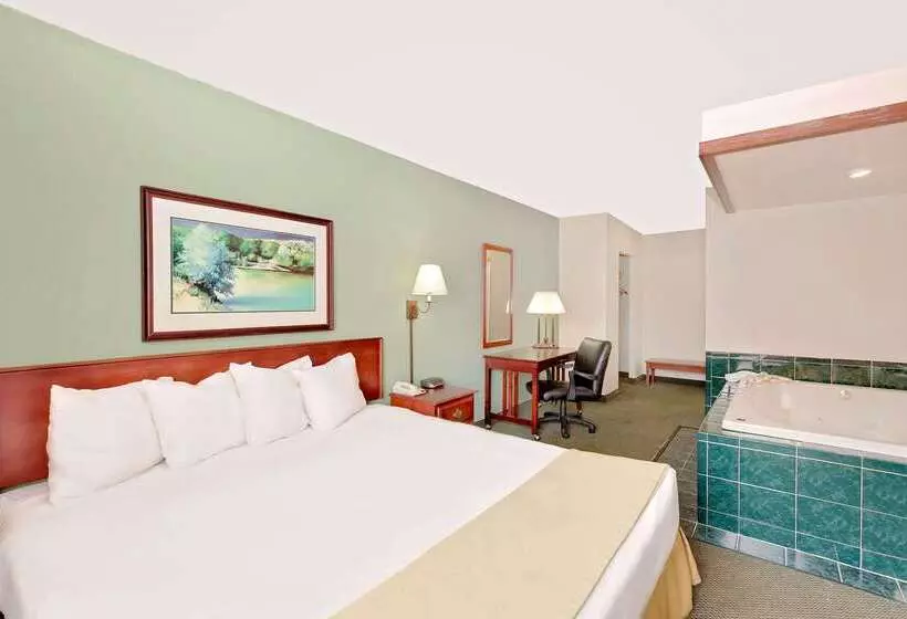 Hotel Baymont By Wyndham Keokuk