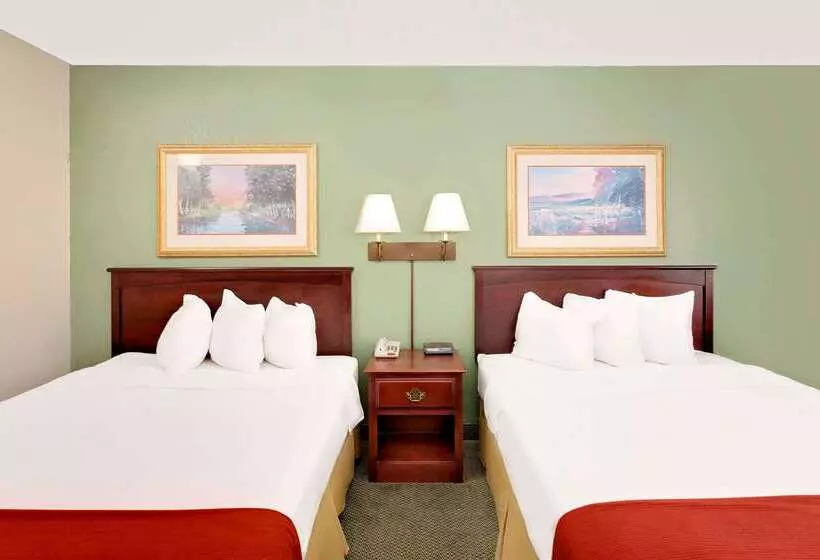 Hotel Baymont By Wyndham Keokuk